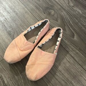 Womens Tom’s size 9
